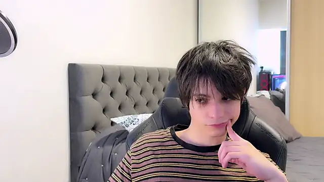 Snapshot of SasukeUhchiaa chatting on 01.04.25 SasukeUhchiaa online show from 01.04.25