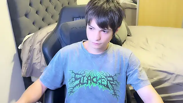 Snapshot of SasukeUhchiaa chatting on 02.26.25 SasukeUhchiaa online show from 02.26.25