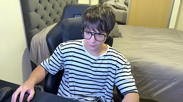 Snapshot of SasukeUhchiaa chatting on 03.11.25 SasukeUhchiaa online show from 03.11.25