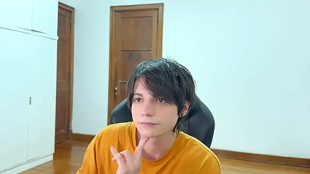 Snapshot of SasukeUhchiaa chatting on 09.11.25 SasukeUhchiaa online show from 09.11.25