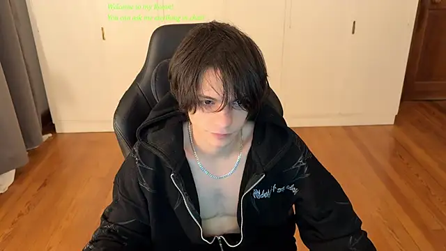 Snapshot of SasukeUhchiaa chatting on 07.28.26 SasukeUhchiaa online show from 07.28.26