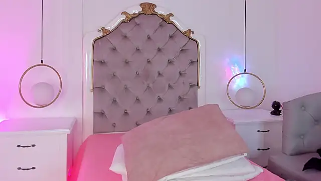 Meredit Lane online show from 11.04.25