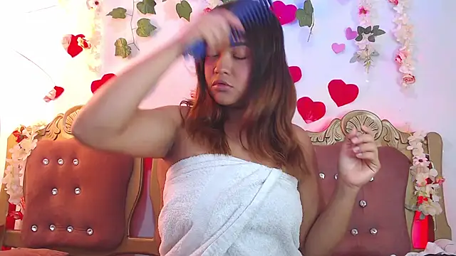 Snapshot of slutty_hotwife chatting on 03.12.25 slutty hotwife online show from 03.12.25