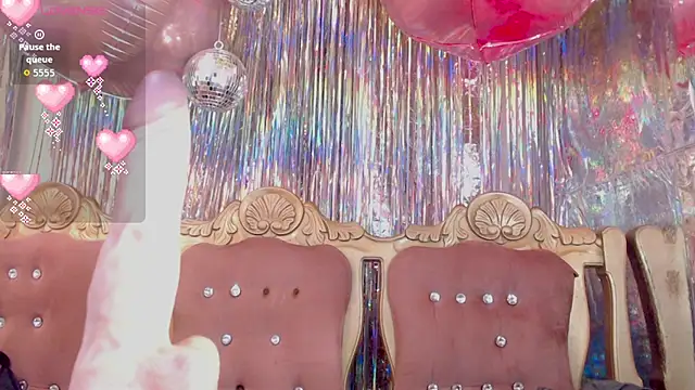 Snapshot of slutty_hotwife chatting on 12.16.25 slutty hotwife online show from 12.16.25