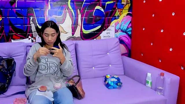 Snapshot of miacam-hot chatting on 12.21.25 miacam-hot online show from 12.21.25