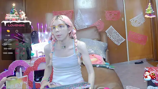 Skinygirl online show from 02.12.25