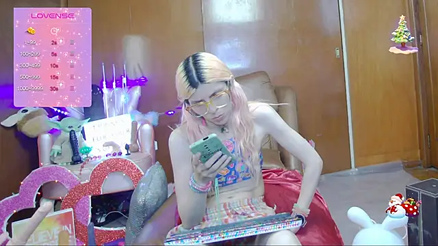 Skinygirl online show from 03.17.25