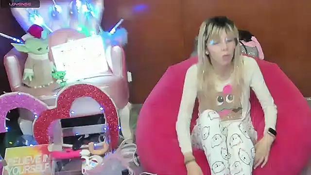 Skinygirl online show from 04.24.26
