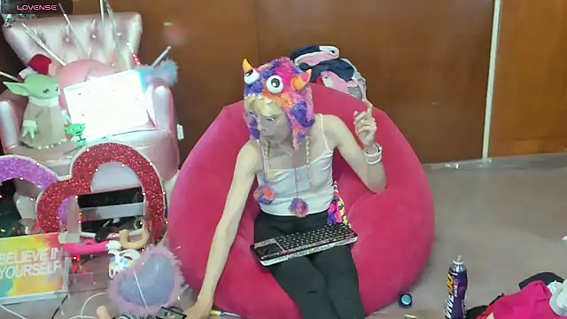 Skinygirl online show from 04.29.26