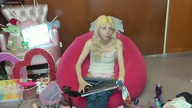 Skinygirl online show from 04.30.26