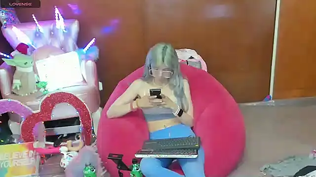 Skinygirl online show from 05.06.26
