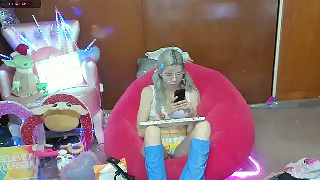 Skinygirl online show from 05.20.26