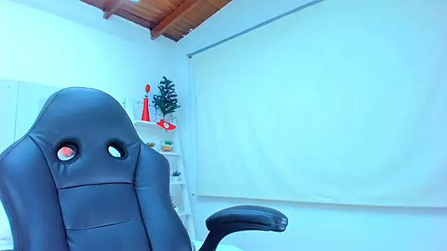 Snapshot of AlessiaMarcu- chatting on 12.12.24 AlessiaMarcu- online show from 12.12.24