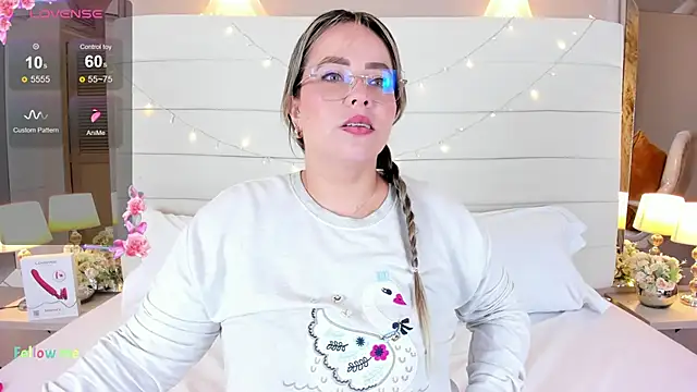 Charlotte93  online show from 11.18.25