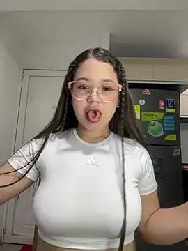 Lucyklein2022 online show from 01.11.25