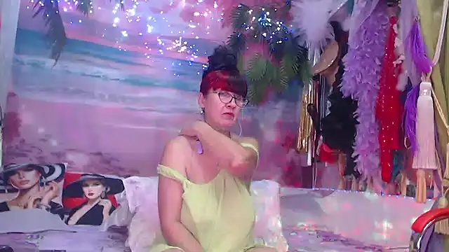 Snapshot of NightOrhideya chatting on 09.22.25 NightOrhideya online show from 09.22.25