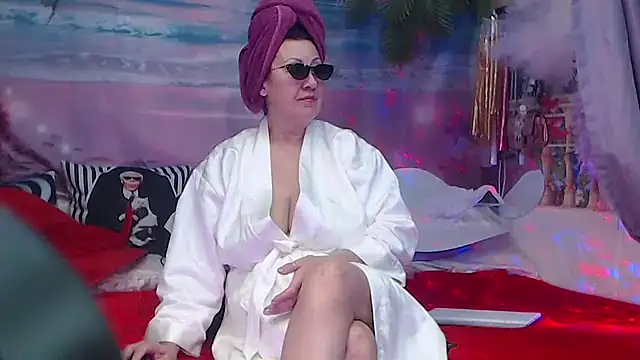 Snapshot of NightOrhideya chatting on 11.19.25 NightOrhideya online show from 11.19.25