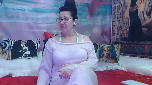 Snapshot of NightOrhideya chatting on 11.20.25 NightOrhideya online show from 11.20.25