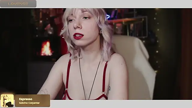 Snapshot of freya_sunny chatting on 02.06.25 freya sunny online show from 02.06.25