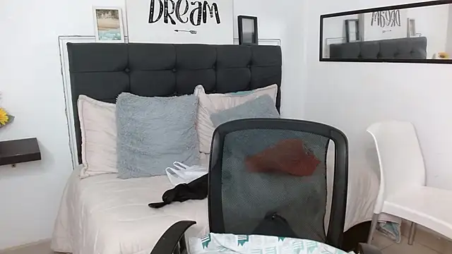 vaness weet online show from 09.27.25