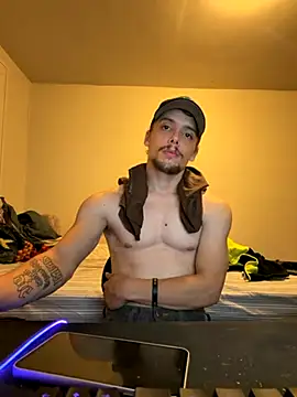 Snapshot of trippyski chatting on 11.04.25 trippyski online show from 11.04.25