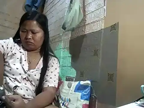 Snapshot of sweethotmom chatting on 03.18.25 sweethotmom online show from 03.18.25