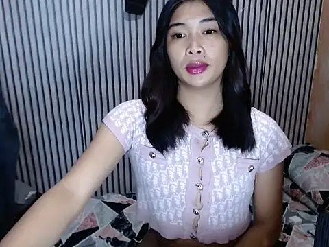 Snapshot of Maria-Moore chatting on 09.30.25 Maria-Moore online show from 09.30.25