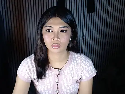 Snapshot of Maria-Moore chatting on 10.05.25 Maria-Moore online show from 10.05.25