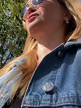 Lady  Maria online show from 10.17.25