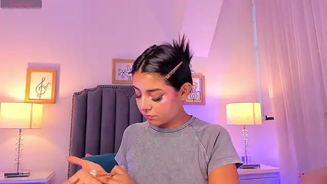 Emma Torres   online show from 01.13.25