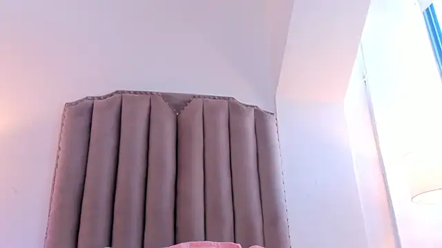 Emma Torres   online show from 03.19.25