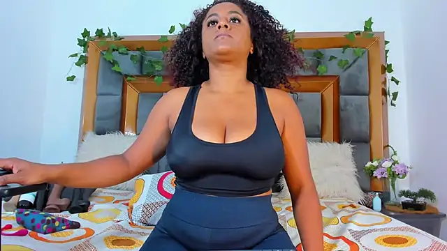 BellaKarla online show from 02.11.25