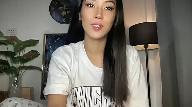 Bella Gordon online show from 02.16.25