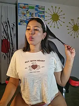 Snapshot of caylinhot7 chatting on 10.20.25 caylinhot7 online show from 10.20.25