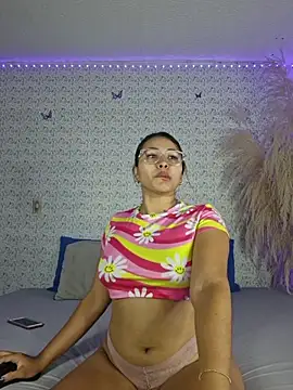 Snapshot of caylinhot7 chatting on 10.27.25 caylinhot7 online show from 10.27.25