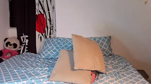 Snapshot of caylinhot7 chatting on 11.19.25 caylinhot7 online show from 11.19.25