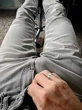 Snapshot of kiam471 chatting on 10.28.25 kiam471 online show from 10.28.25