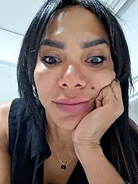 Doll Loren online show from 10.10.25