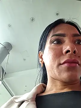 Doll Loren online show from 11.25.25