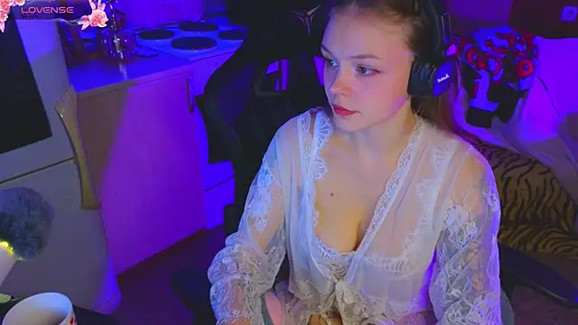  D Love  online show from 11.02.25