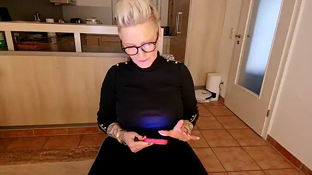 German Milf online show from 01.04.25