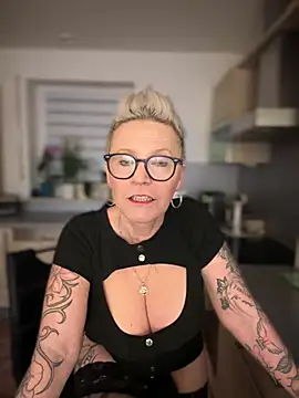 German Milf online show from 01.10.25