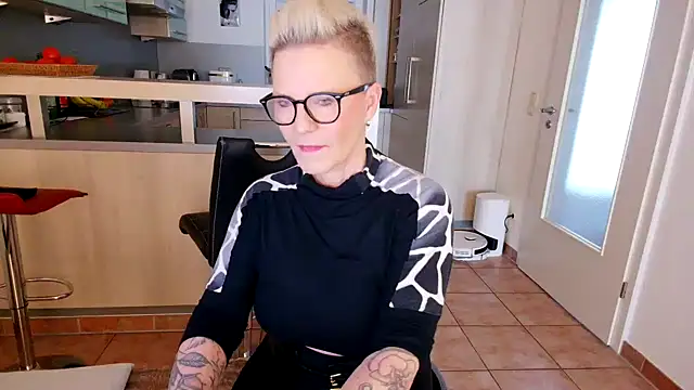 German Milf online show from 01.16.25