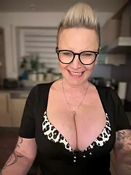 German Milf online show from 01.16.25