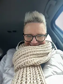 German Milf online show from 01.21.25