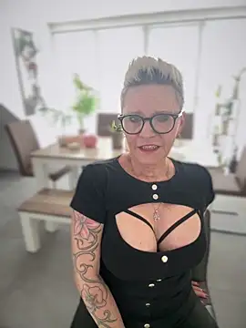 German Milf online show from 02.10.25