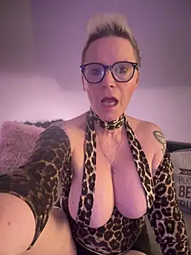 German Milf online show from 02.19.25