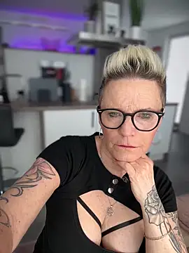 German Milf online show from 02.25.25