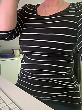 German Milf online show from 02.28.25