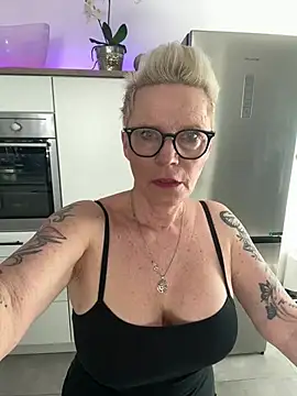 German Milf online show from 03.19.25